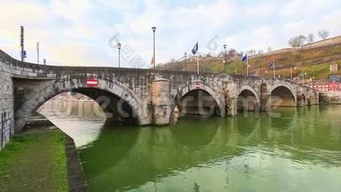 比利时瓦隆尼亚Namur和Jambes之间有500年历史的桥梁